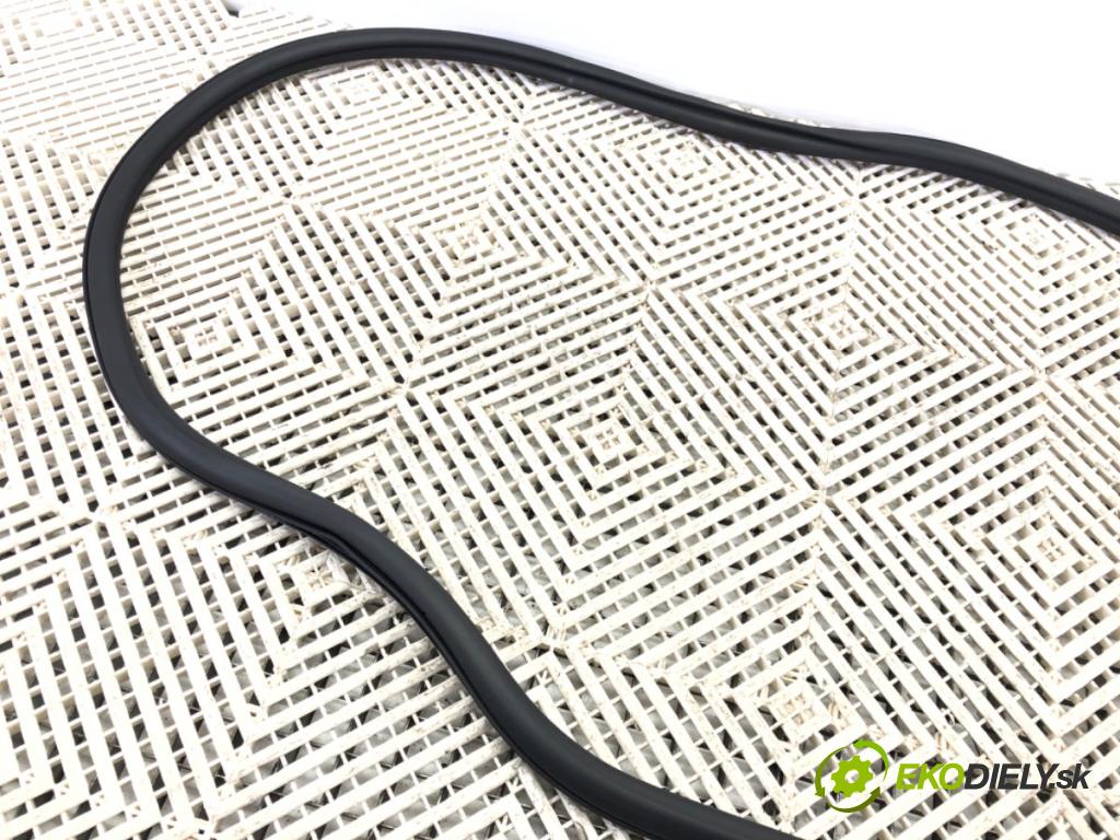 AUDI A6 C8 Avant (4A5) 2018 - 2022    40 TDI Mild Hybrid quattro 150 kW [204 KM] Hybryda silnik Diesla / elektryczny 2018 - 2022  těsnění dveře zadní část levá strana  (Ostatní)