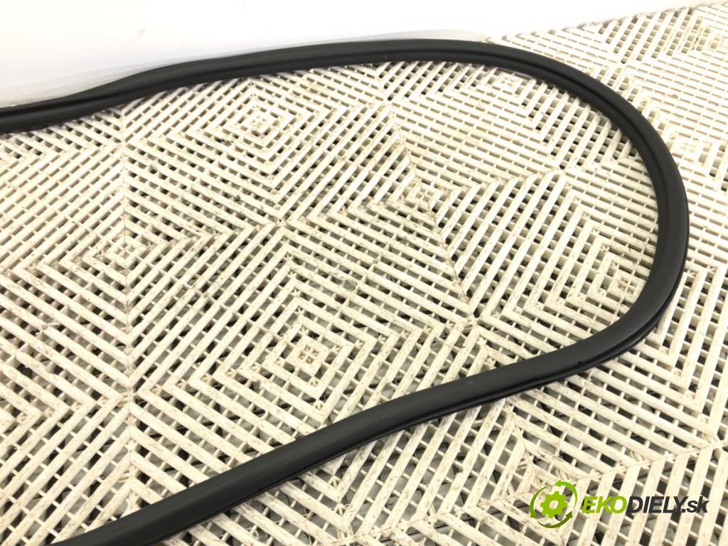 AUDI A6 C8 Avant (4A5) 2018 - 2022    40 TDI Mild Hybrid quattro 150 kW [204 KM] Hybryda silnik Diesla / elektryczny 2018 - 2022  těsnění dveře zadní část levá strana  (Ostatní)