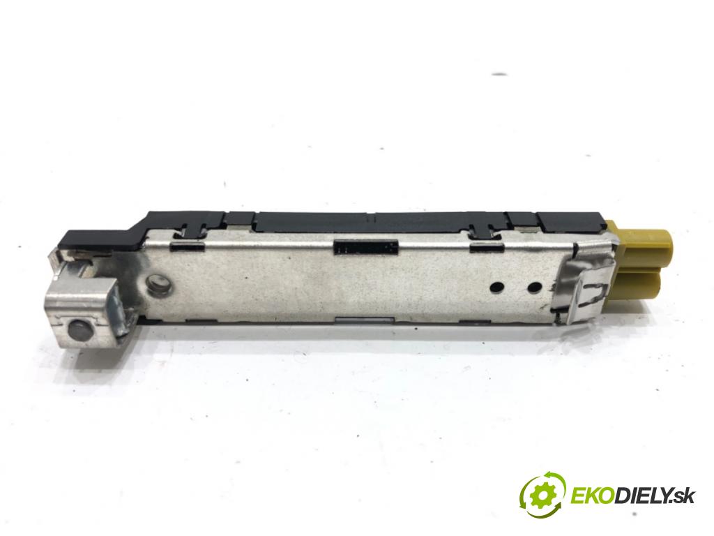 AUDI A6 C8 Avant (4A5) 2018 - 2022    40 TDI Mild Hybrid quattro 150 kW [204 KM] Hybryda silnik Diesla / elektryczny 2018 - 2022  Zosilňovač Antenní: 4K9035225S (Zosilňovače)