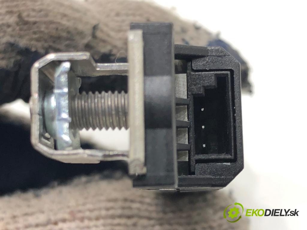 AUDI A6 C8 Avant (4A5) 2018 - 2022    40 TDI Mild Hybrid quattro 150 kW [204 KM] Hybryda silnik Diesla / elektryczny 2018 - 2022  Zosilňovač Antenní: 4K9035225S (Zosilňovače)