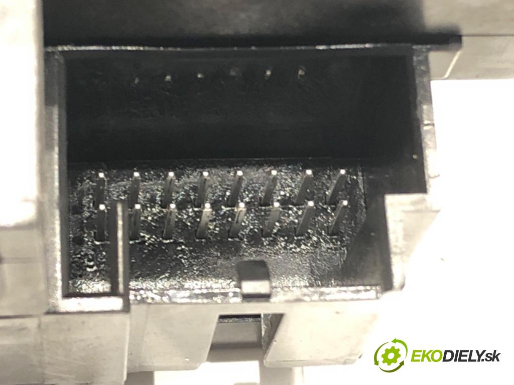 VW PASSAT B7 (362) 2010 - 2015    2.0 TDI 125 kW [170 KM] olej napędowy 2010 - 2014  spinačka 3C0905843AA (Spínacie skrinky a kľúče)