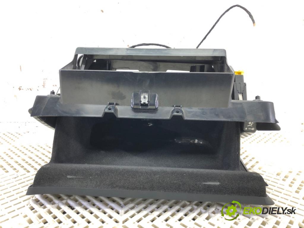 VW PASSAT B7 (362) 2010 - 2015    2.0 TDI 125 kW [170 KM] olej napędowy 2010 - 2014  Priehradka, kastlík spolujazdca 3C1857114E (Priehradky, kastlíky)