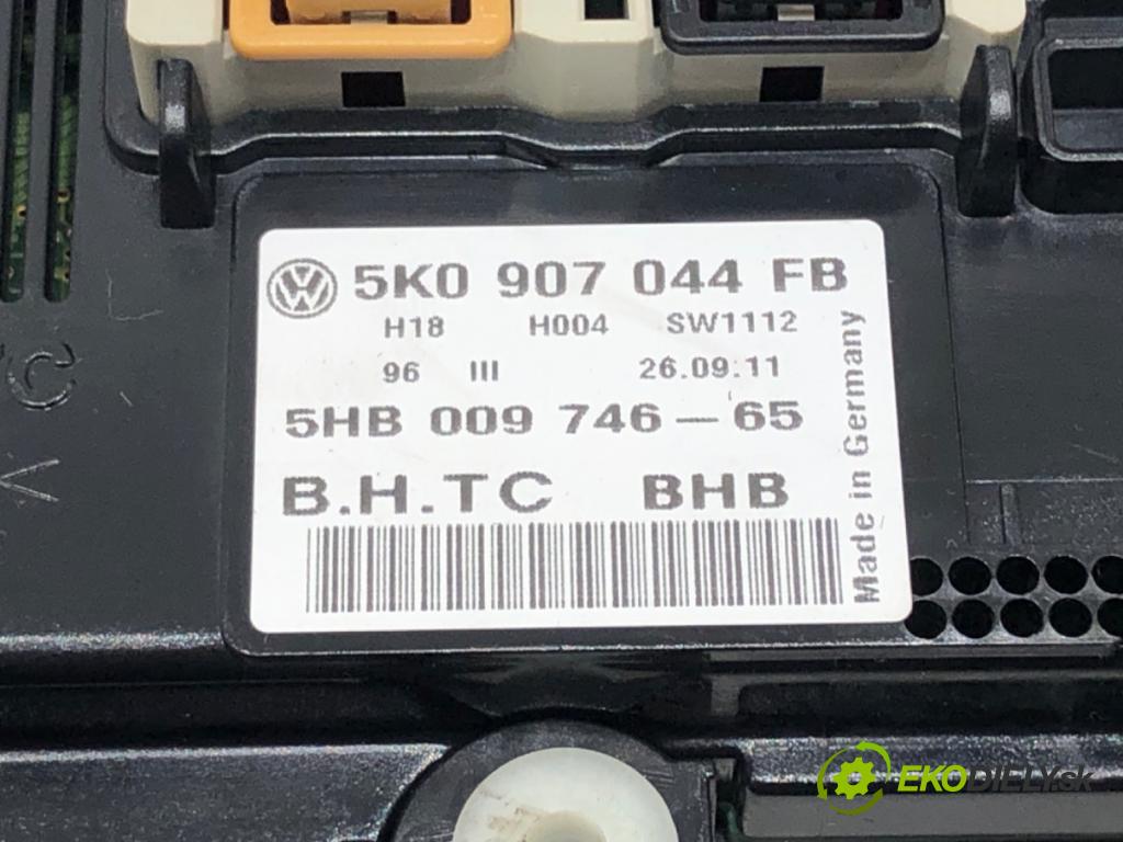 VW PASSAT B7 (362) 2010 - 2015    2.0 TDI 125 kW [170 KM] olej napędowy 2010 - 2014  Panel ovládania kúrenia 5K0907044FB (Prepínače, spínače, tlačidlá a ovládače kúrenia)