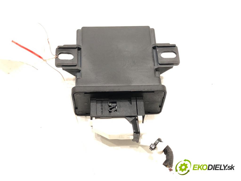 VW PASSAT B7 (362) 2010 - 2015    2.0 TDI 125 kW [170 KM] olej napędowy 2010 - 2014  Modul svetiel 5M0907357E (Ostatné)