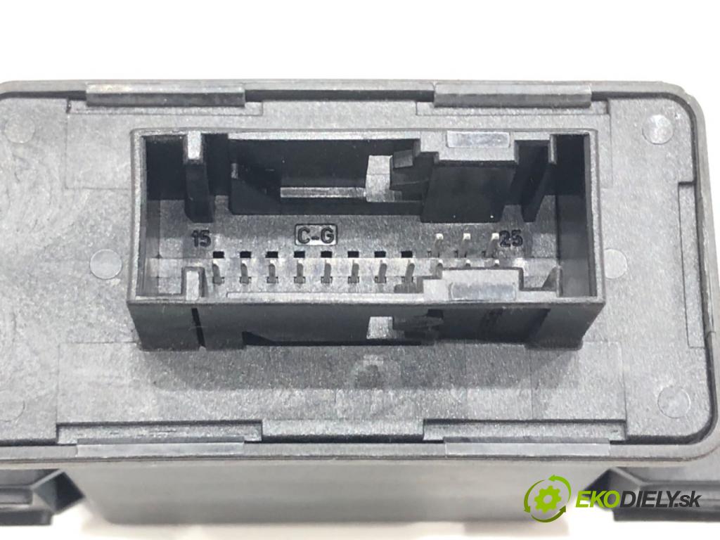 VW PASSAT B7 (362) 2010 - 2015    2.0 TDI 125 kW [170 KM] olej napędowy 2010 - 2014  Modul svetiel 5M0907357E (Ostatné)