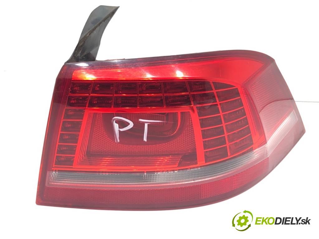 VW PASSAT B7 sedan 2011 125 kW 2.0 TDI 1968 Svetlo pravy zad 