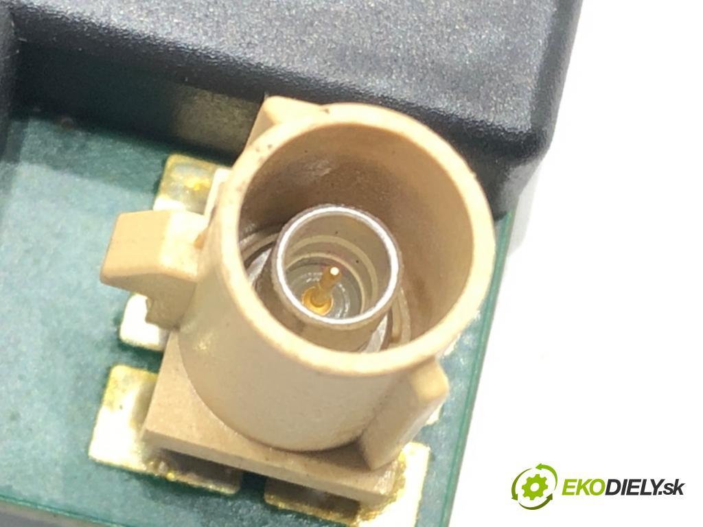 VW PASSAT B7 (362) 2010 - 2015    2.0 TDI 125 kW [170 KM] olej napędowy 2010 - 2014  Zosilňovač Antenní: 3C5035532T (Zosilňovače)