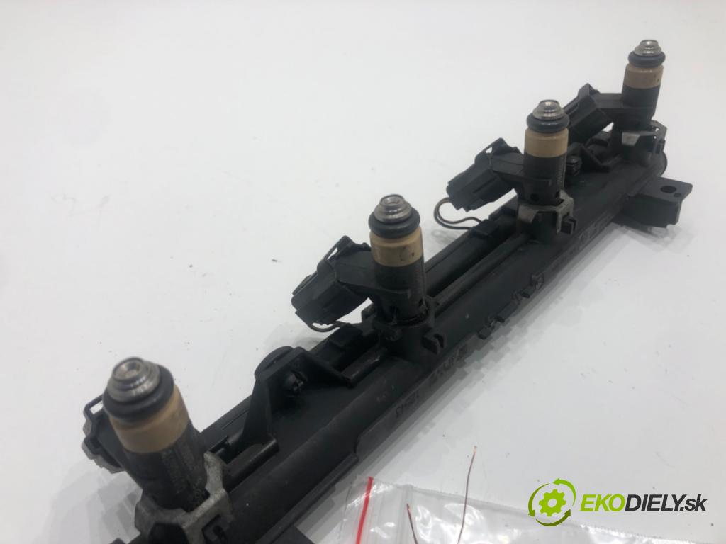 SEAT IBIZA III (6L1) 2002 - 2009    1.4 16V 55 kW [75 KM] benzyna 2002 - 2007  Lišta vstrekovacia 036906031M (Vstrekovacie lišty)