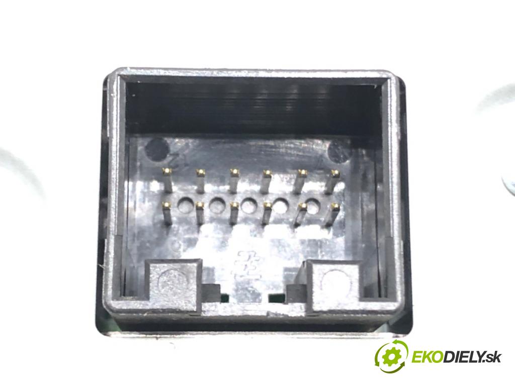 SKODA OCTAVIA III liftback 2015 81 kW 1.6 TDI 1598 Displej 5E0919605H (Přístrojová deska)