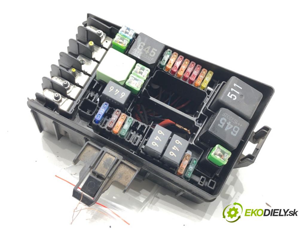 SKODA OCTAVIA III (5E3, NL3, NR3) 2012 - 2022    1.6 TDI 81 kW [110 KM] olej napędowy 2013 - 2022  skříňka poistková 5Q0937125 (Pojistkové skříňky)