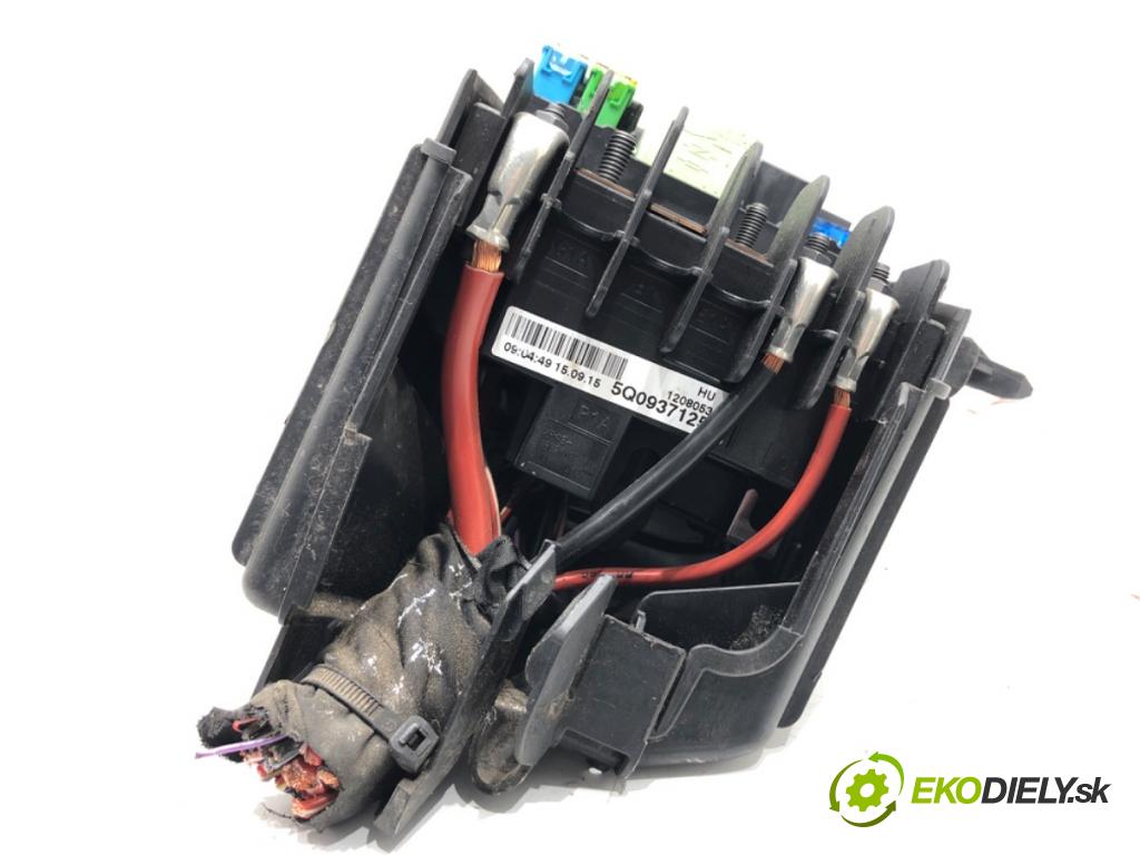 SKODA OCTAVIA III (5E3, NL3, NR3) 2012 - 2022    1.6 TDI 81 kW [110 KM] olej napędowy 2013 - 2022  skříňka poistková 5Q0937125 (Pojistkové skříňky)