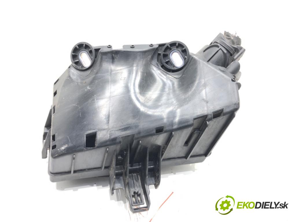 SKODA OCTAVIA III (5E3, NL3, NR3) 2012 - 2022    1.6 TDI 81 kW [110 KM] olej napędowy 2013 - 2022  skříňka poistková 5Q0937125 (Pojistkové skříňky)