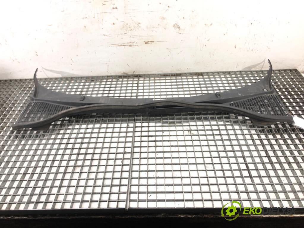 SKODA OCTAVIA III (5E3, NL3, NR3) 2012 - 2022    1.6 TDI 81 kW [110 KM] olej napędowy 2013 - 2022  Torpédo, plast pod čelné okno  (Torpéda)