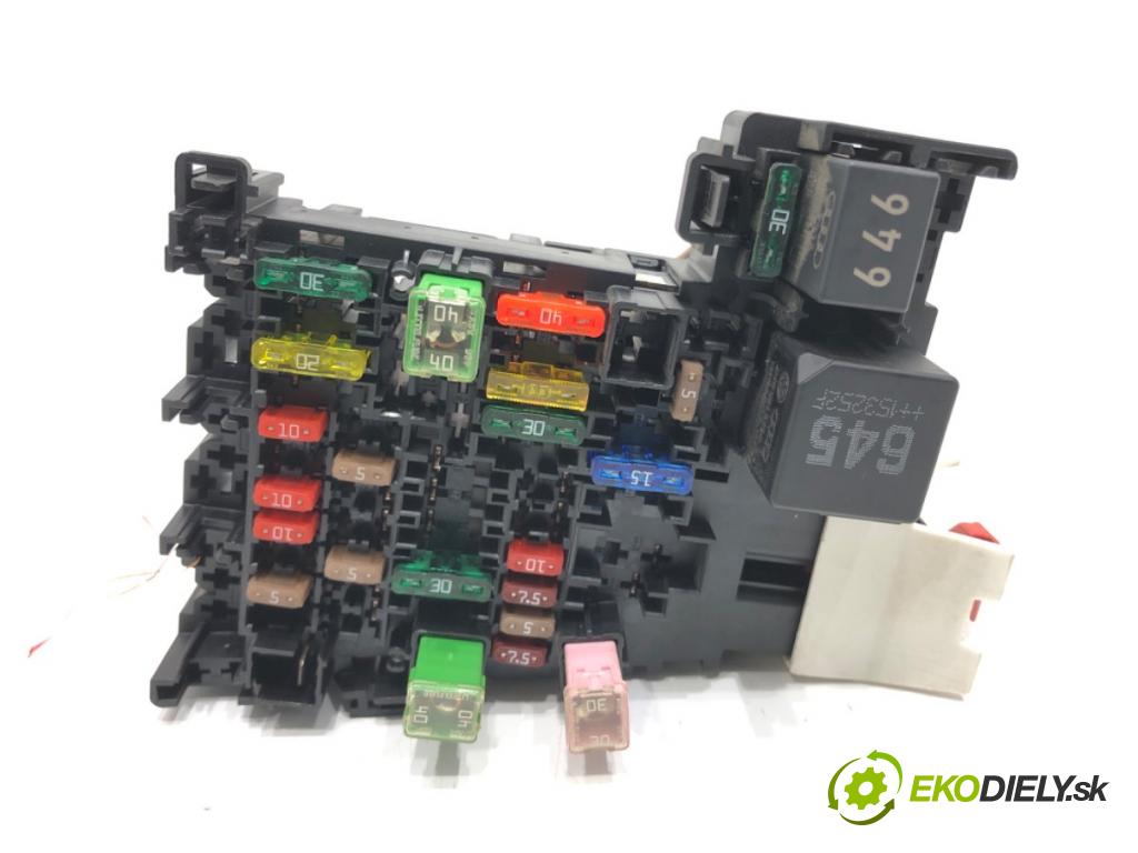 SKODA OCTAVIA III (5E3, NL3, NR3) 2012 - 2022    1.6 TDI 81 kW [110 KM] olej napędowy 2013 - 2022  skříňka poistková 5Q0937615C (Pojistkové skříňky)