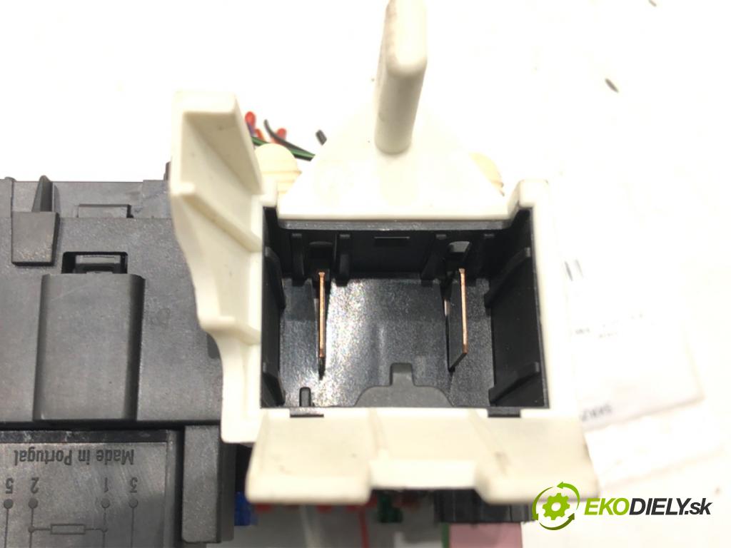 SKODA OCTAVIA III (5E3, NL3, NR3) 2012 - 2022    1.6 TDI 81 kW [110 KM] olej napędowy 2013 - 2022  skříňka poistková 5Q0937615C (Pojistkové skříňky)