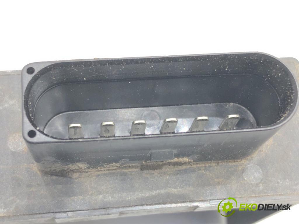 SKODA OCTAVIA III liftback 2015 81 kW 1.6 TDI 1598 Modul pumpy paliva 3Q0906121