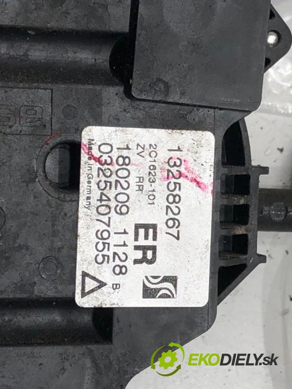 OPEL CORSA D (S07) 2006 - 2014    1.2 (L08, L68) 59 kW [80 KM] benzyna 2006 - 2014  zámok dveře pravý zadní část 13258267