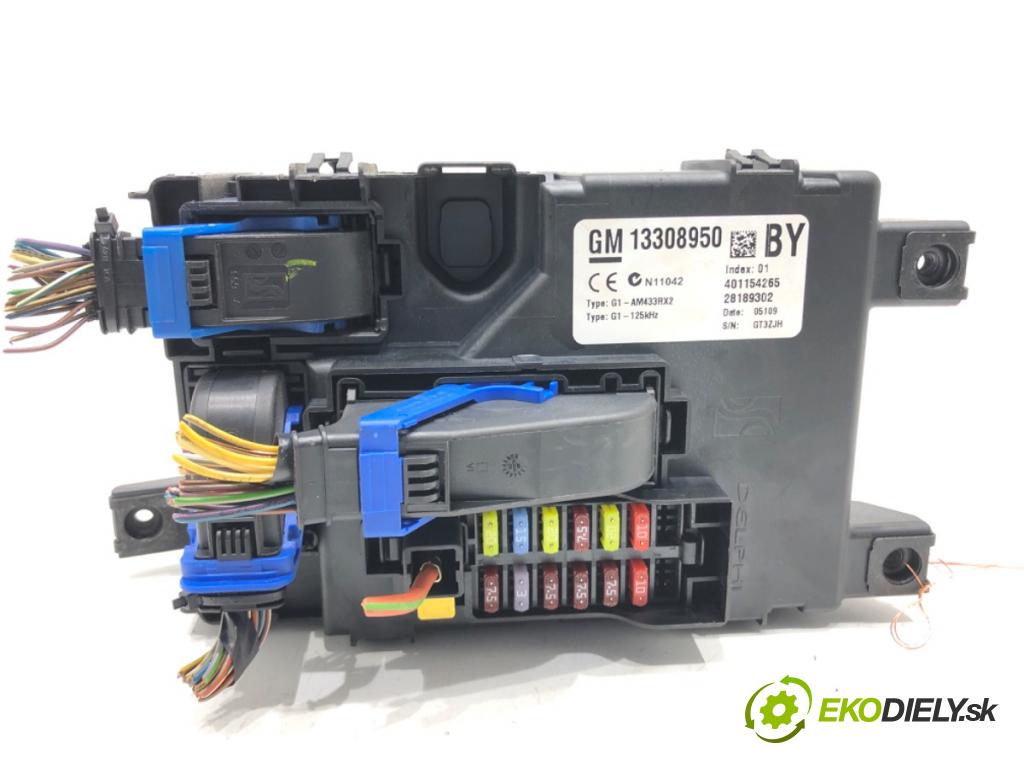 OPEL CORSA D (S07) 2006 - 2014    1.2 (L08, L68) 59 kW [80 KM] benzyna 2006 - 2014  modul BSI 13308950 (Pojistkové skříňky)
