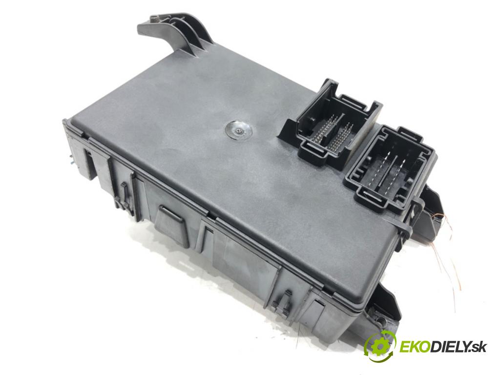 OPEL CORSA D (S07) 2006 - 2014    1.2 (L08, L68) 59 kW [80 KM] benzyna 2006 - 2014  modul BSI 13308950 (Pojistkové skříňky)