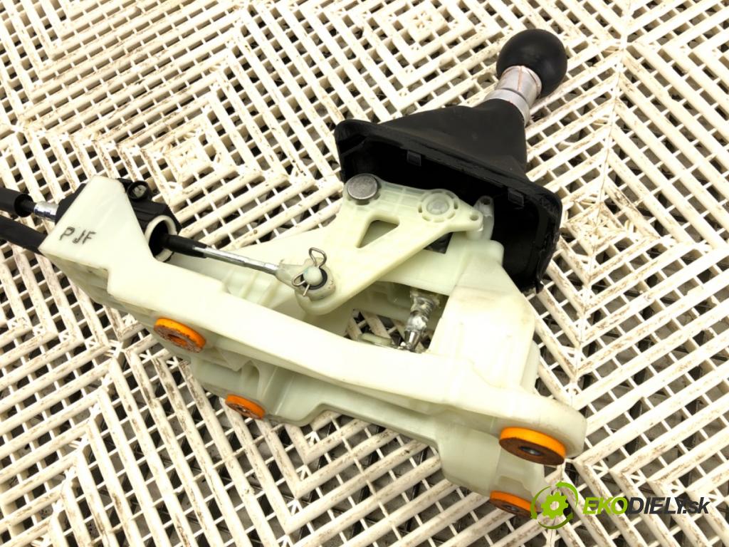 KIA RIO IV (YB, SC, FB) 2017 - 2022    1.2 CVVT 62 kW [84 KM] benzyna 2020 - 2022  Kulisa  (Rýchlostné páky / kulisy)