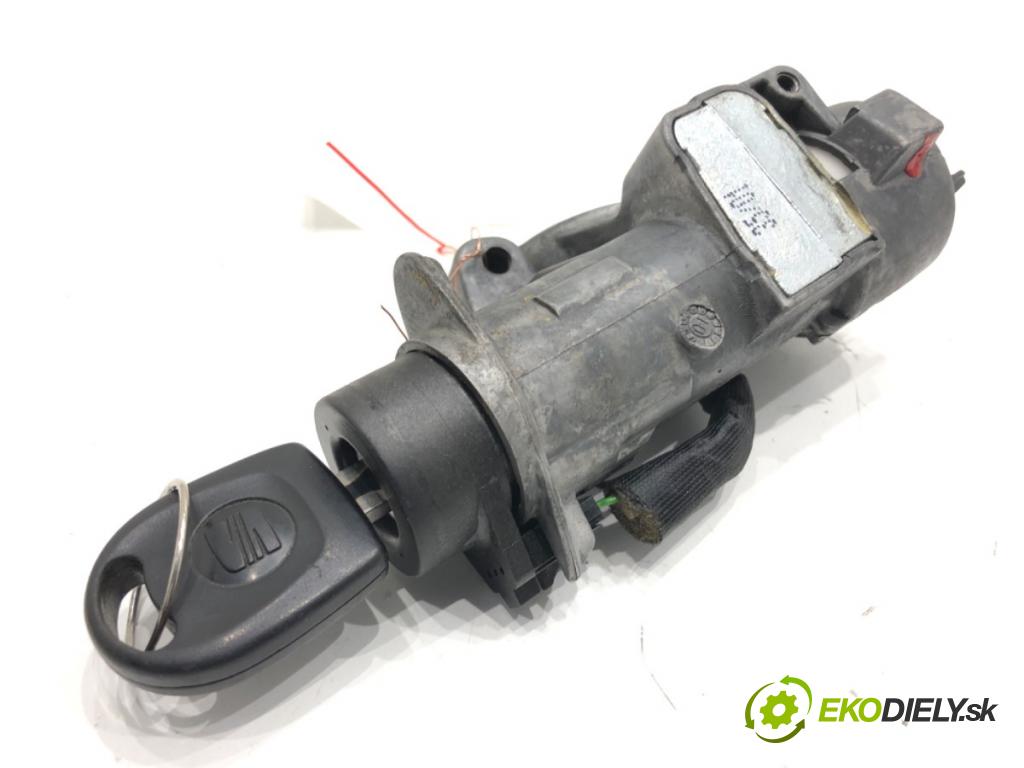 SEAT LEON (1M1) 1999 - 2006    1.6 16 V 77 kW [105 KM] benzyna 2000 - 2006  spinačka 4B0905851C (Spínacie skrinky a kľúče)