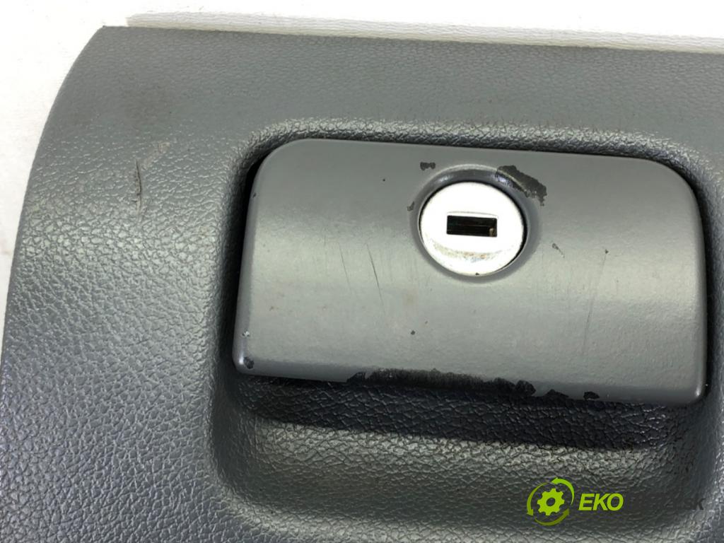 SEAT LEON (1M1) 1999 - 2006    1.6 16 V 77 kW [105 KM] benzyna 2000 - 2006  Priehradka, kastlík spolujazdca  (Priehradky, kastlíky)