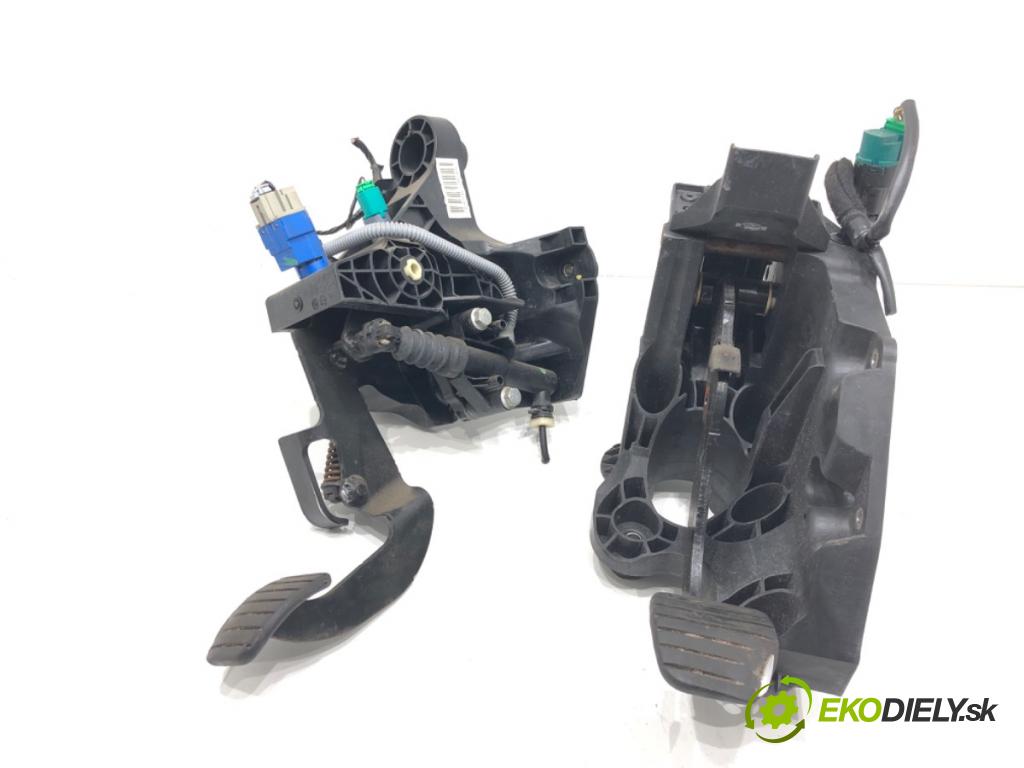 RENAULT TRAFIC III Autobus (JG_) 2014 - 2022    1.6 dCi 115 (JGMD) 85 kW [116 KM] olej napędowy 2014 - 2022  PEDÁL: manuálne 465033911R 465016415R (Pedále)