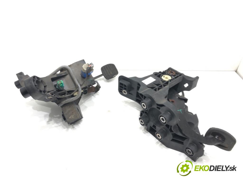 RENAULT TRAFIC III Autobus (JG_) 2014 - 2022    1.6 dCi 115 (JGMD) 85 kW [116 KM] olej napędowy 2014 - 2022  PEDÁL: manuálne 465033911R 465016415R (Pedále)