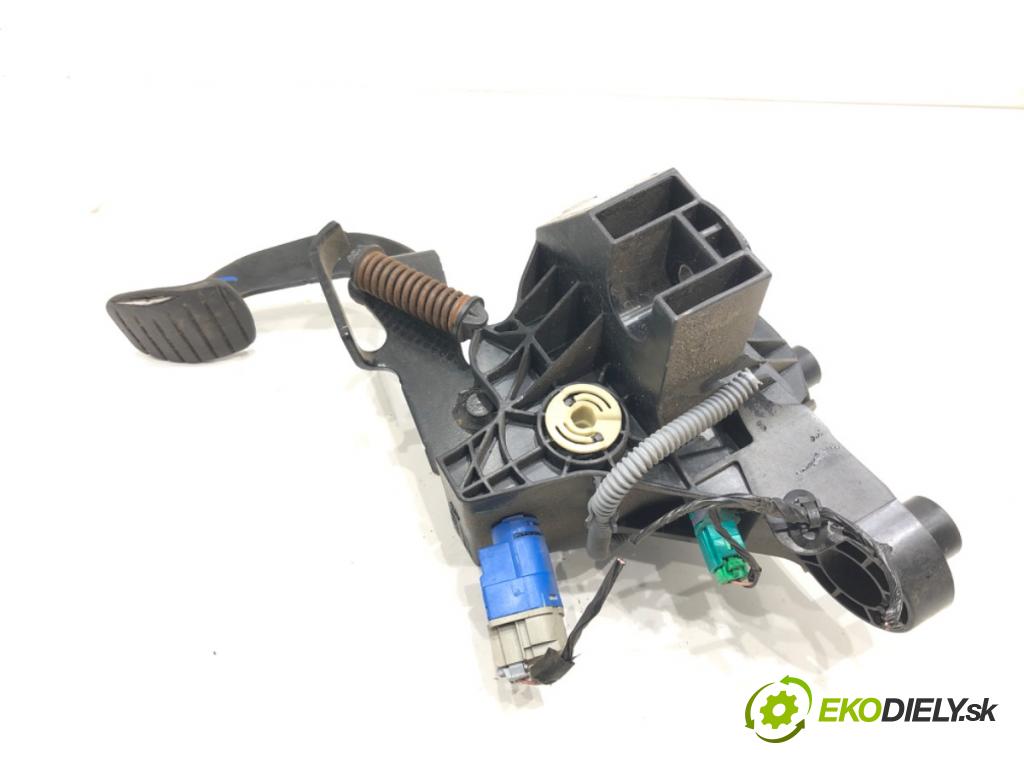 RENAULT TRAFIC III Autobus (JG_) 2014 - 2022    1.6 dCi 115 (JGMD) 85 kW [116 KM] olej napędowy 2014 - 2022  PEDÁL: manuálne 465033911R 465016415R (Pedále)