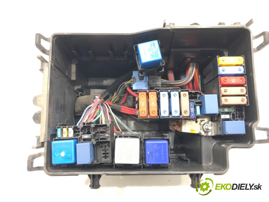 RENAULT TRAFIC III Autobus (JG_) 2014 - 2022    1.6 dCi 115 (JGMD) 85 kW [116 KM] olej napędowy 2014 - 2022  skříňka poistková 243503708R (Pojistkové skříňky)