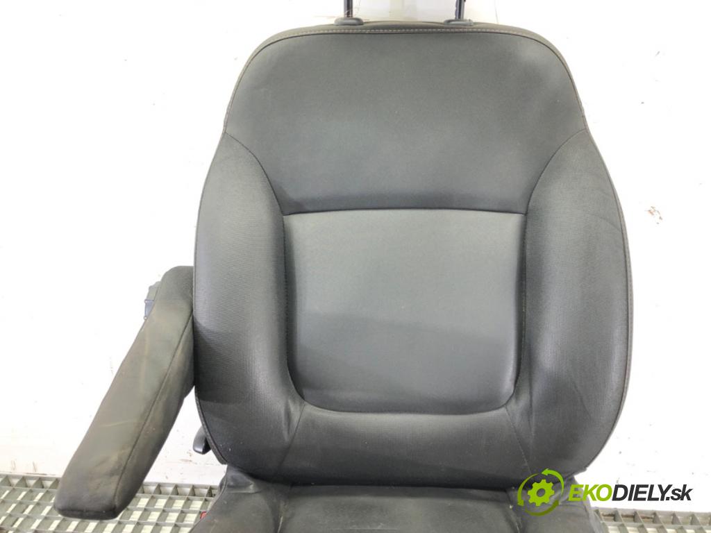 RENAULT TRAFIC III Autobus (JG_) 2014 - 2022    1.6 dCi 115 (JGMD) 85 kW [116 KM] olej napędowy 2014 - 2022  Sedadlo ľavy predný