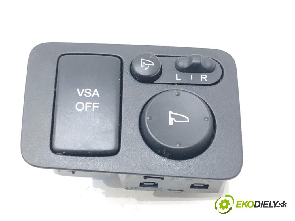 HONDA CR-V III (RE_) 2006 - 2022    2.0 i-VTEC (RE5, RE1) 110 kW [150 KM] benzyna 2007 - 2012  Prepínač nastavenia spätných zrkadiel M33212 (Prepínače, spínače, tlačidlá a ovládače kúrenia)
