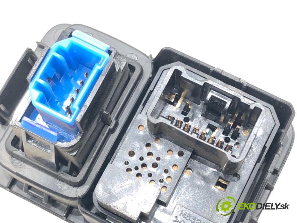 HONDA CR-V III (RE_) 2006 - 2022    2.0 i-VTEC (RE5, RE1) 110 kW [150 KM] benzyna 2007 - 2012  Prepínač nastavenia spätných zrkadiel M33212 (Prepínače, spínače, tlačidlá a ovládače kúrenia)