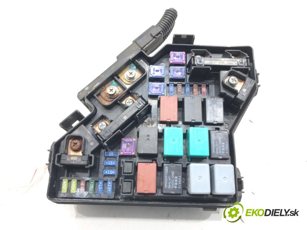 HONDA CR-V III (RE_) 2006 - 2022    2.0 i-VTEC (RE5, RE1) 110 kW [150 KM] benzyna 2007 - 2012  skříňka poistková SWA-0130 (Pojistkové skříňky)