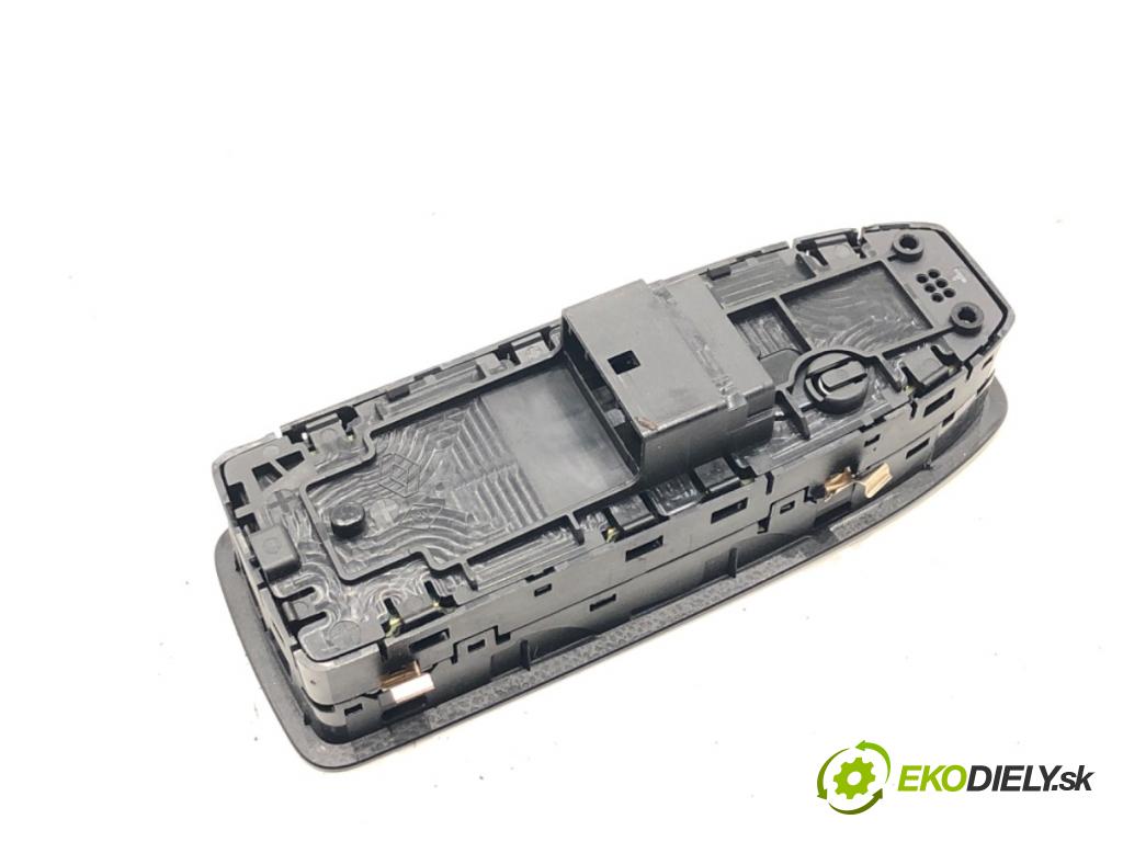 RENAULT CLIO V (B7_) 2019 - 2022    1.0 TCe 100 (B7MT) 74 kW [101 KM] benzyna 2019 - 2022  Prepínač okien 254017671R (Prepínače, spínače, tlačidlá a ovládače kúrenia)