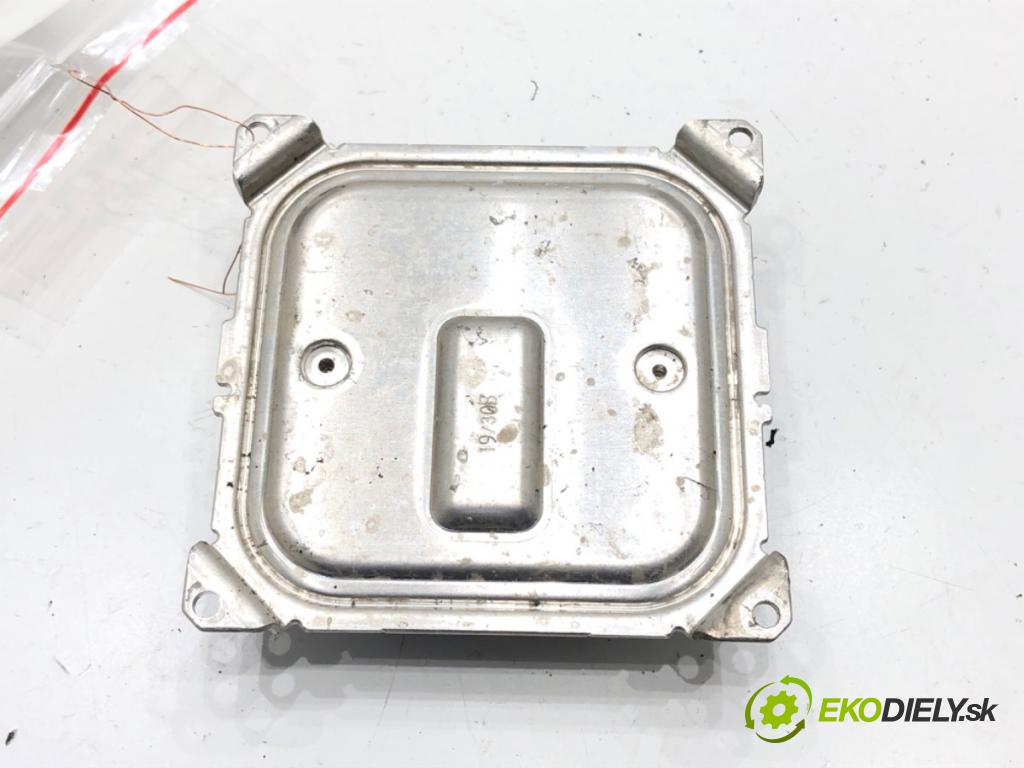 RENAULT CLIO V (B7_) 2019 - 2022    1.0 TCe 100 (B7MT) 74 kW [101 KM] benzyna 2019 - 2022  Menič XENON 260556623R (Riadiace jednotky xenónu)