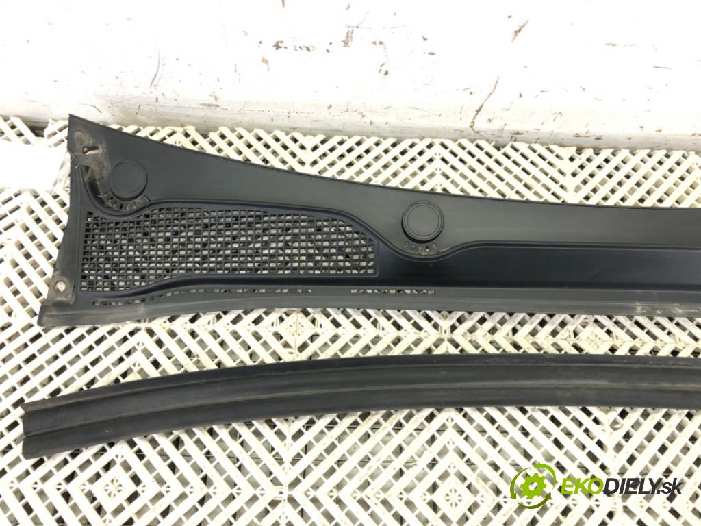 RENAULT CLIO V (B7_) 2019 - 2022    1.0 TCe 100 (B7MT) 74 kW [101 KM] benzyna 2019 - 2022  Torpédo, plast pod čelné okno 668118722R (Torpéda)