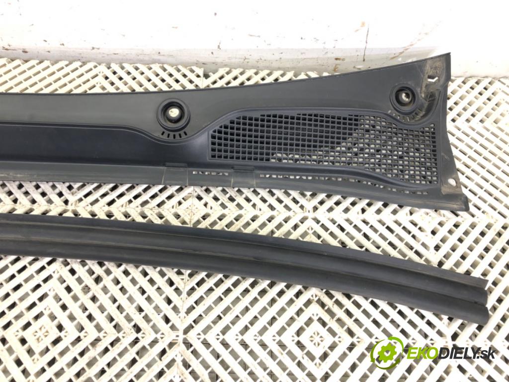 RENAULT CLIO V (B7_) 2019 - 2022    1.0 TCe 100 (B7MT) 74 kW [101 KM] benzyna 2019 - 2022  Torpédo, plast pod čelné okno 668118722R (Torpéda)