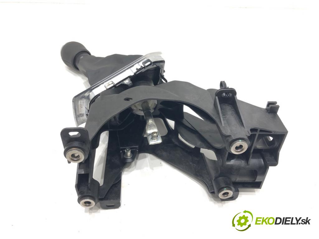 RENAULT CLIO V (B7_) 2019 - 2022    1.0 TCe 100 (B7MT) 74 kW [101 KM] benzyna 2019 - 2022  Kulisa 349010138R (Rýchlostné páky / kulisy)