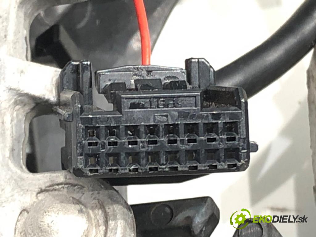 RENAULT CLIO V (B7_) 2019 - 2022    1.0 TCe 100 (B7MT) 74 kW [101 KM] benzyna 2019 - 2022  Volant 484002607R (Volanty)