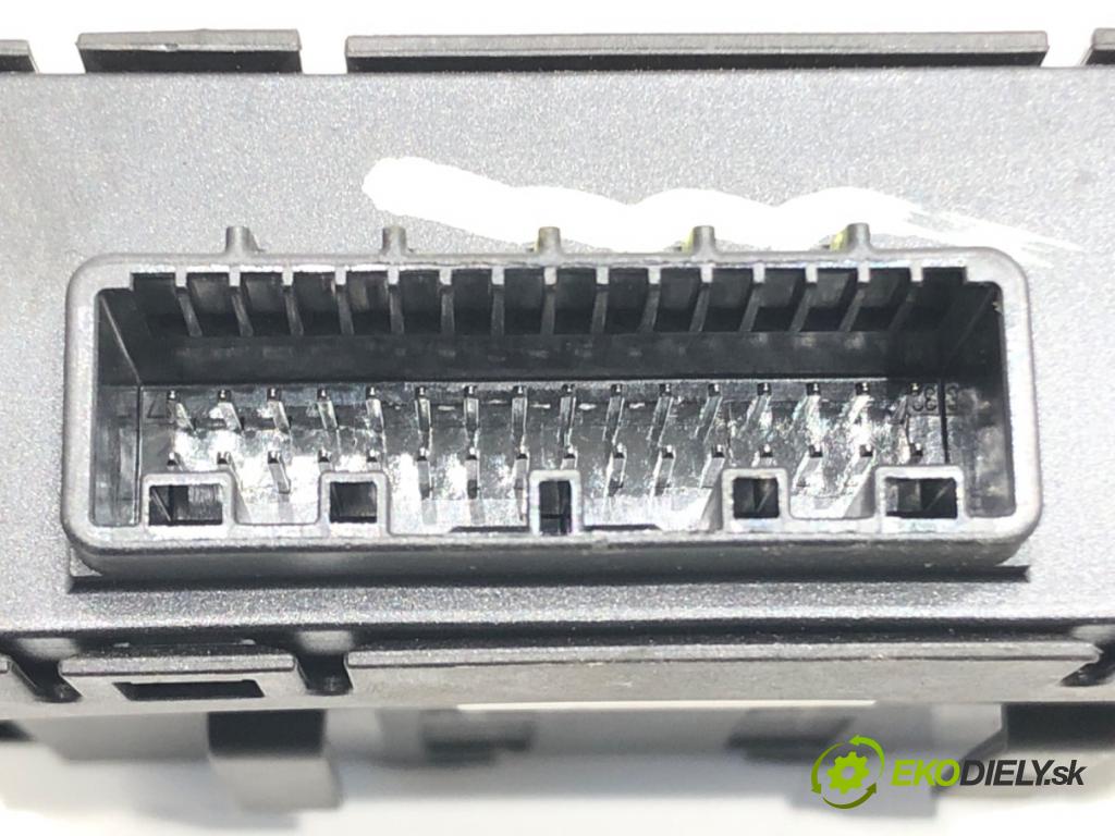 RENAULT CLIO V (B7_) 2019 - 2022    1.0 TCe 100 (B7MT) 74 kW [101 KM] benzyna 2019 - 2022  Modul komfortu 284Y6 6LA6D (Moduly komfortu)