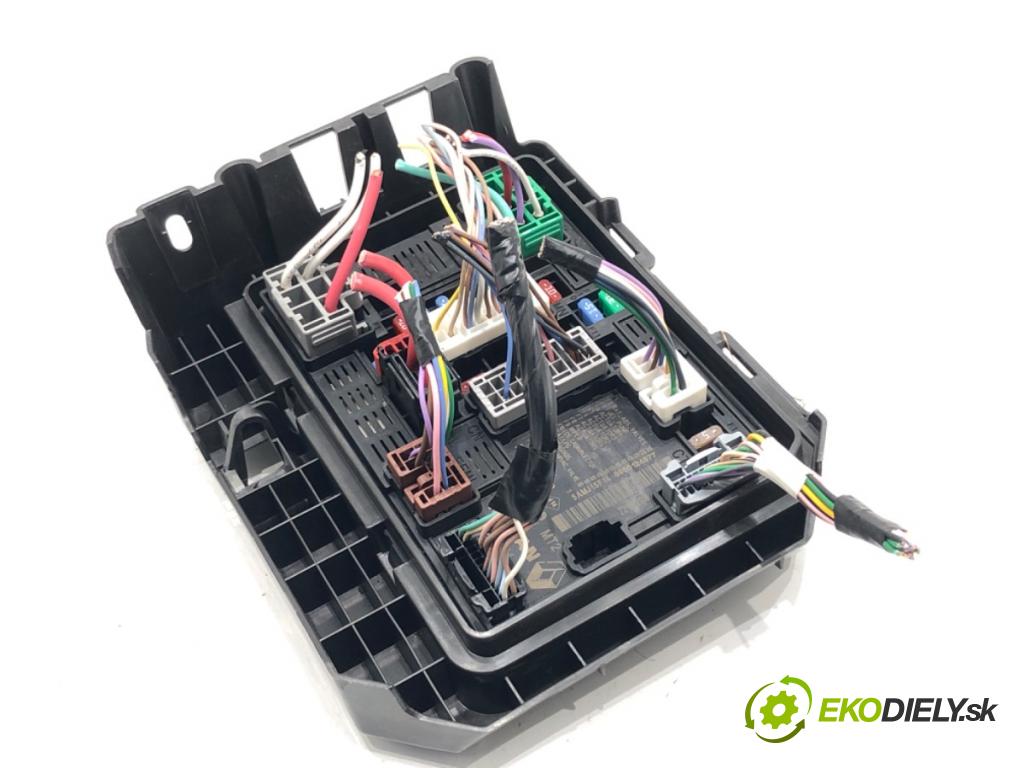 RENAULT CLIO V (B7_) 2019 - 2022    1.0 TCe 100 (B7MT) 74 kW [101 KM] benzyna 2019 - 2022  Modul BSM 284B61704R (Ostatné)