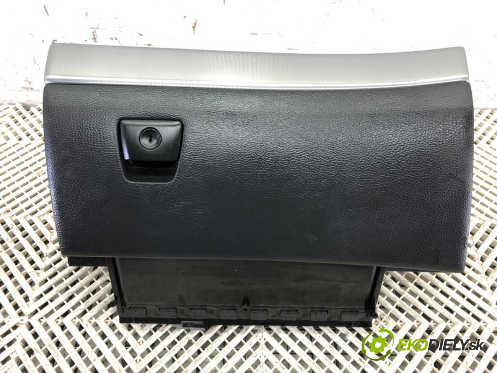 VOLVO XC90 I (275) 2002 - 2015    D5 AWD 136 kW [185 KM] olej napędowy 2005 - 2010  Priehradka, kastlík spolujazdca 3409421 (Priehradky, kastlíky)