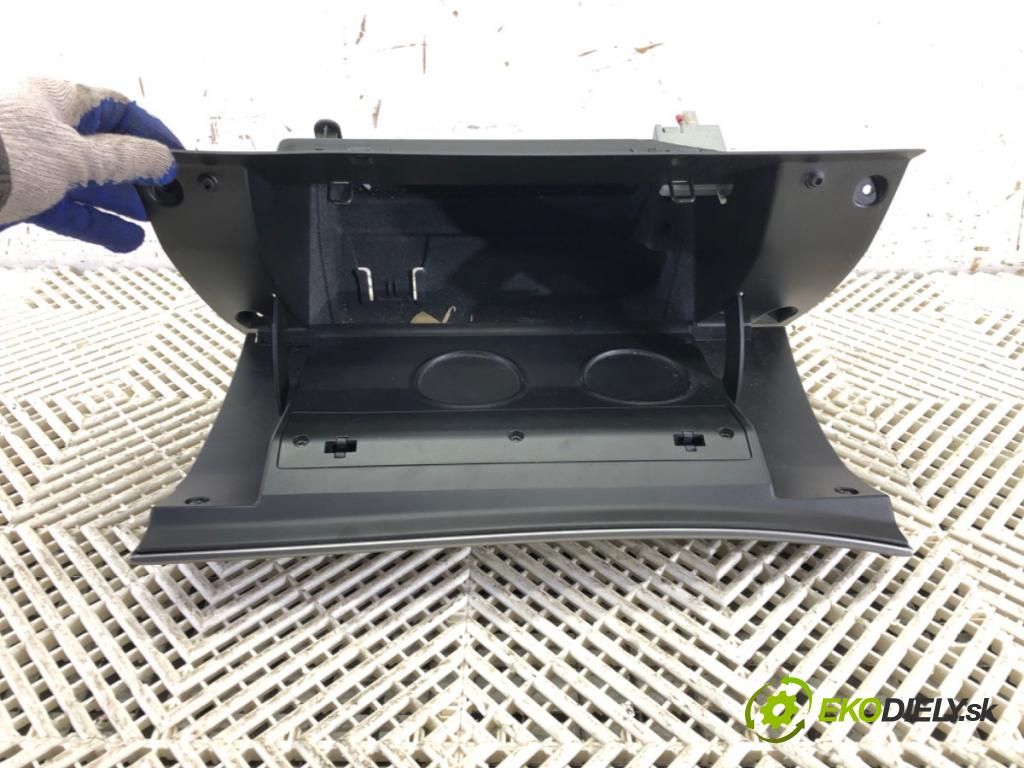 VOLVO XC90 I (275) 2002 - 2015    D5 AWD 136 kW [185 KM] olej napędowy 2005 - 2010  Priehradka, kastlík spolujazdca 3409421 (Priehradky, kastlíky)