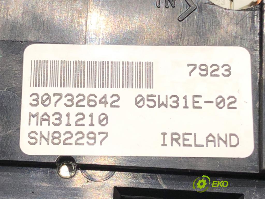 VOLVO XC90 I (275) 2002 - 2015    D5 AWD 136 kW [185 KM] olej napędowy 2005 - 2010  Panel ovládania radia 30732642 (Prepínače, spínače, tlačidlá a ovládače kúrenia)
