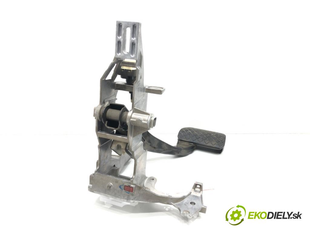 AUDI A4 B7 Avant (8ED) 2004 - 2008    2.0 TDI 103 kW [140 KM] olej napędowy 2004 - 2008  PEDÁL: 8E1721117A (Pedále)