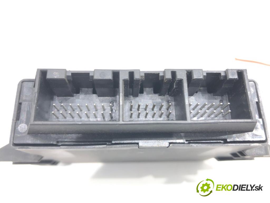 AUDI A4 B7 Avant (8ED) 2004 - 2008    2.0 TDI 103 kW [140 KM] olej napędowy 2004 - 2008  Modul PDC 8E0919283B (Ostatné)