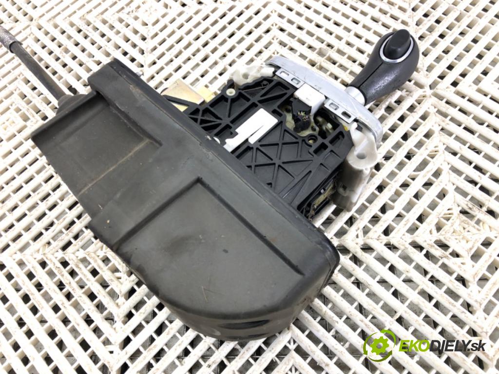 AUDI A4 B7 Avant (8ED) 2004 - 2008    2.0 TDI 103 kW [140 KM] olej napędowy 2004 - 2008  Kulisa 8E1713111R (Rýchlostné páky / kulisy)