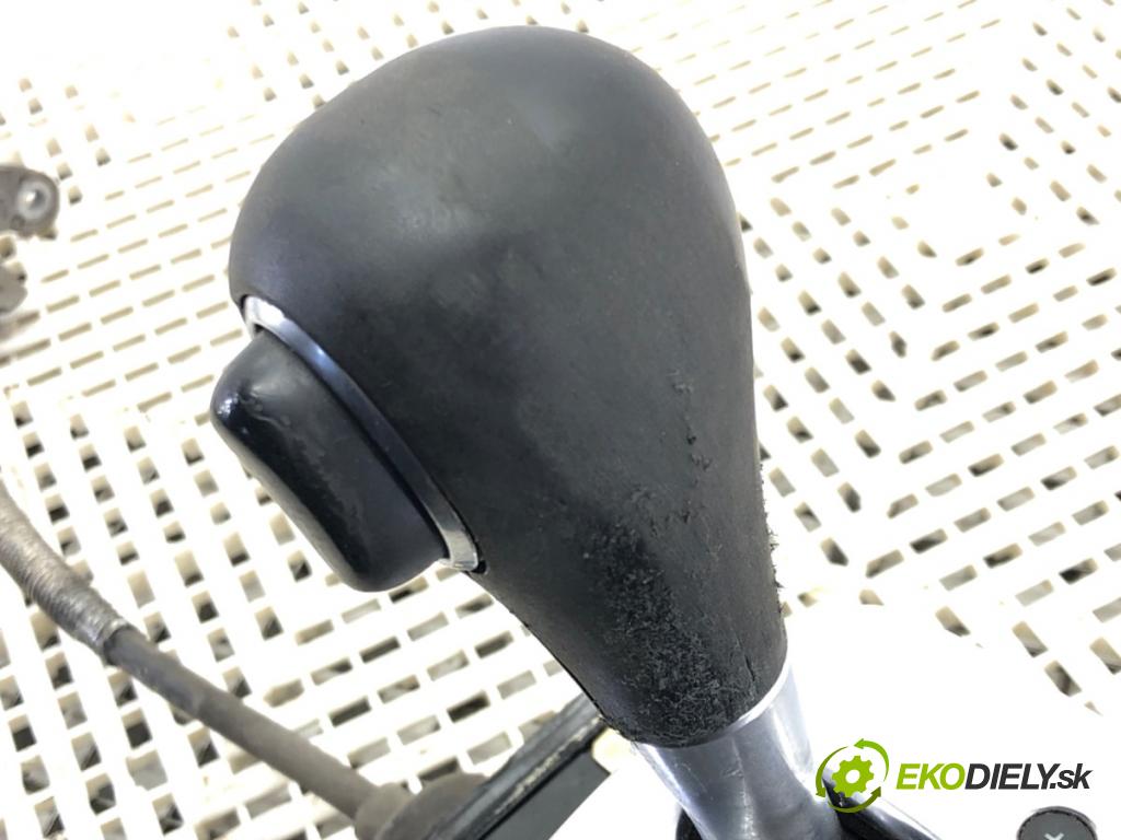 AUDI A4 B7 Avant (8ED) 2004 - 2008    2.0 TDI 103 kW [140 KM] olej napędowy 2004 - 2008  Kulisa 8E1713111R (Rýchlostné páky / kulisy)