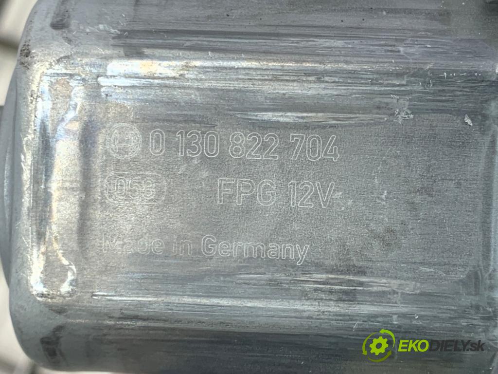 AUDI A4 B9 Avant (8W5, 8WD) 2015 - 2022    2.0 TDI 140 kW [190 KM] olej napędowy 2015 - 2018  mechanismus okna pravý přední část 8W0837462